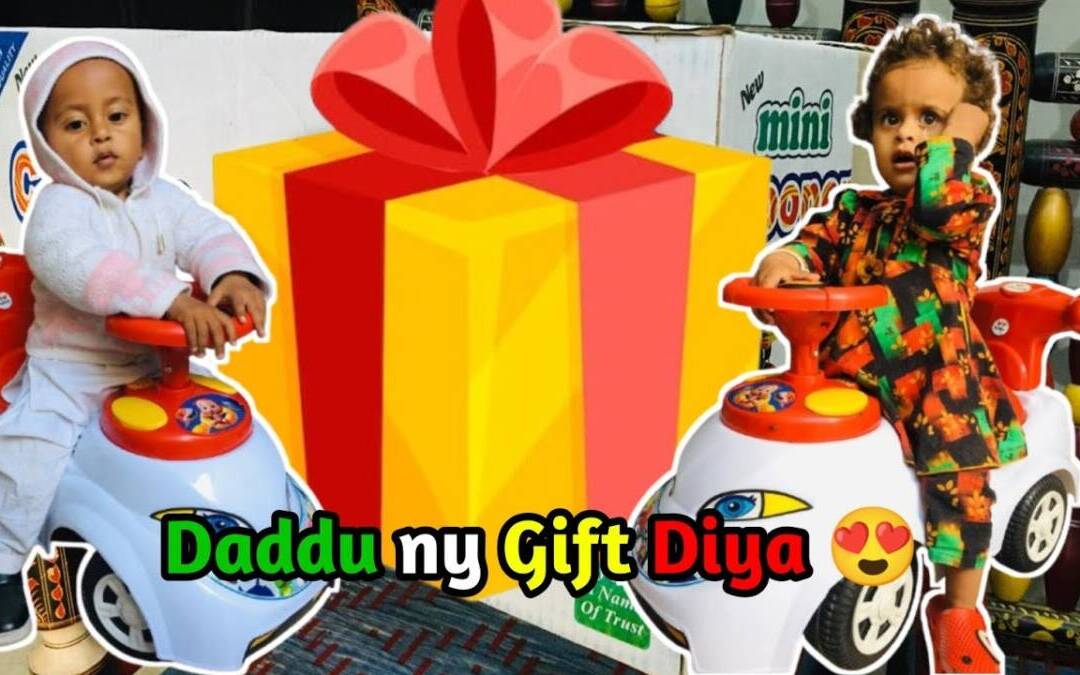 Daddu ny Twins ko gift diya 😍 #gift #twins #trending #viralvideo #cute #baby