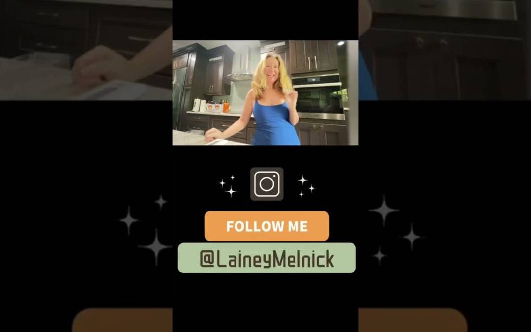 Best gifts for content creators – iPhone vlog selfie screen mirror monitor & dual magnetic tripod